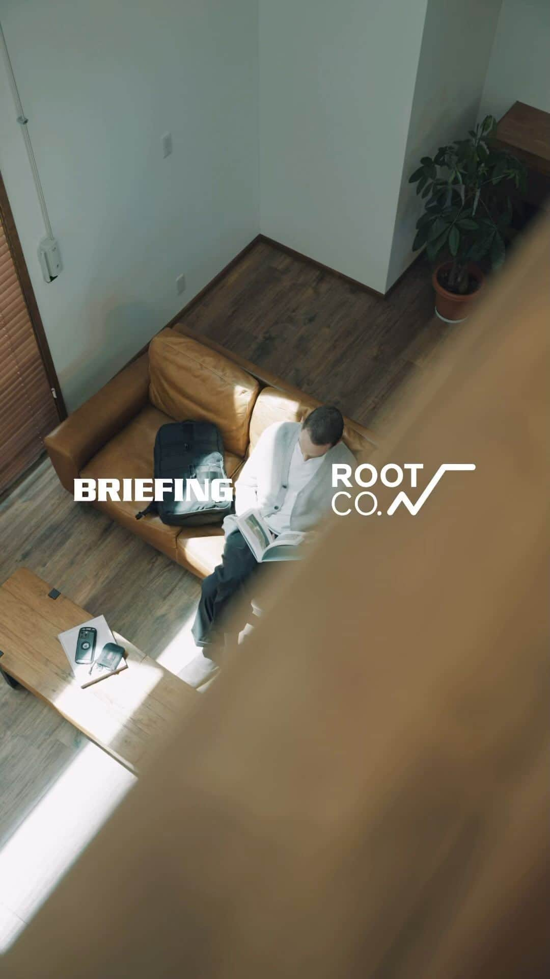 ROOT CO. Designed in HAKONE.のインスタグラム：「BRIEFING × ROOT CO. @briefing_official   「オンオフ垣根のない環境配慮型アイテム」をコンセプトに、BRIEFINGで展開しているバックパック・キーケース・コインパース・ポーチをデザインベースとした計4アイテムをラインナップ。 各種にBLACK・GRAY・KHAKIというBRIEFINGとROOT CO.ブランドに親和性の高いカラーを落とし込んでいます。 素材にはペットボトルなどのプラスチックを溶かし再生したリサイクルポリエステルを採用。 さらに、全てのアイテムに使用しているDカンはROOT CO.支給のパーツに変更するなど、コラボレーション気分を高める仕様にしています。  #briefing #rootco #root_co #hakone」