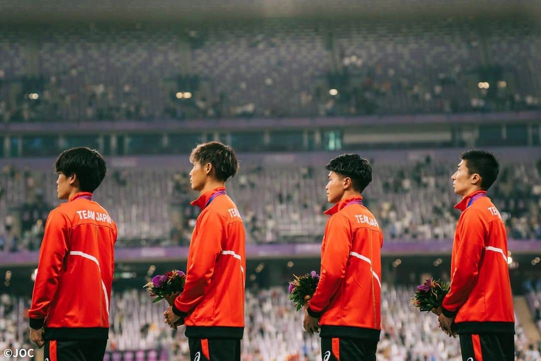 日本オリンピック委員会さんのインスタグラム写真 - (日本オリンピック委員会Instagram)「𝐌𝐎𝐌𝐄𝐍𝐓📷 #陸上競技 男子4×100mリレー 決勝  若いメンバーと経験豊富な選手たちでバトンを繋いだ #TEAMJAPAN は銀メダル🥈 この経験を胸に、また次の舞台へ。  アジア大会の視聴はTBS📺 @tbstvs1   #杭州アジア大会 #HangzhouAsianGames #がんばれニッポン」10月5日 12時01分 - teamjapanjoc