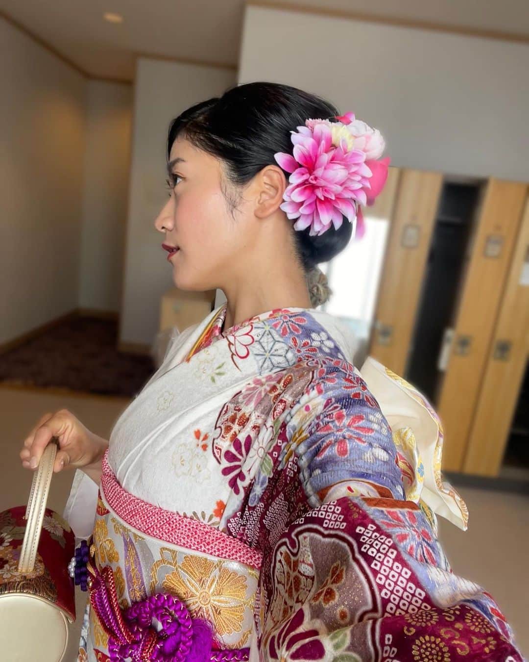 大野南香のインスタグラム：「* お姉ちゃんおめでとう。 とっても綺麗だったよ  笑いと涙に包まれた素敵な式でした。  姉のことをどうぞこれからもよろしくお願いします。  #wedding  #お父さん号泣 #感謝感激　 #everydayhappy ☺︎」