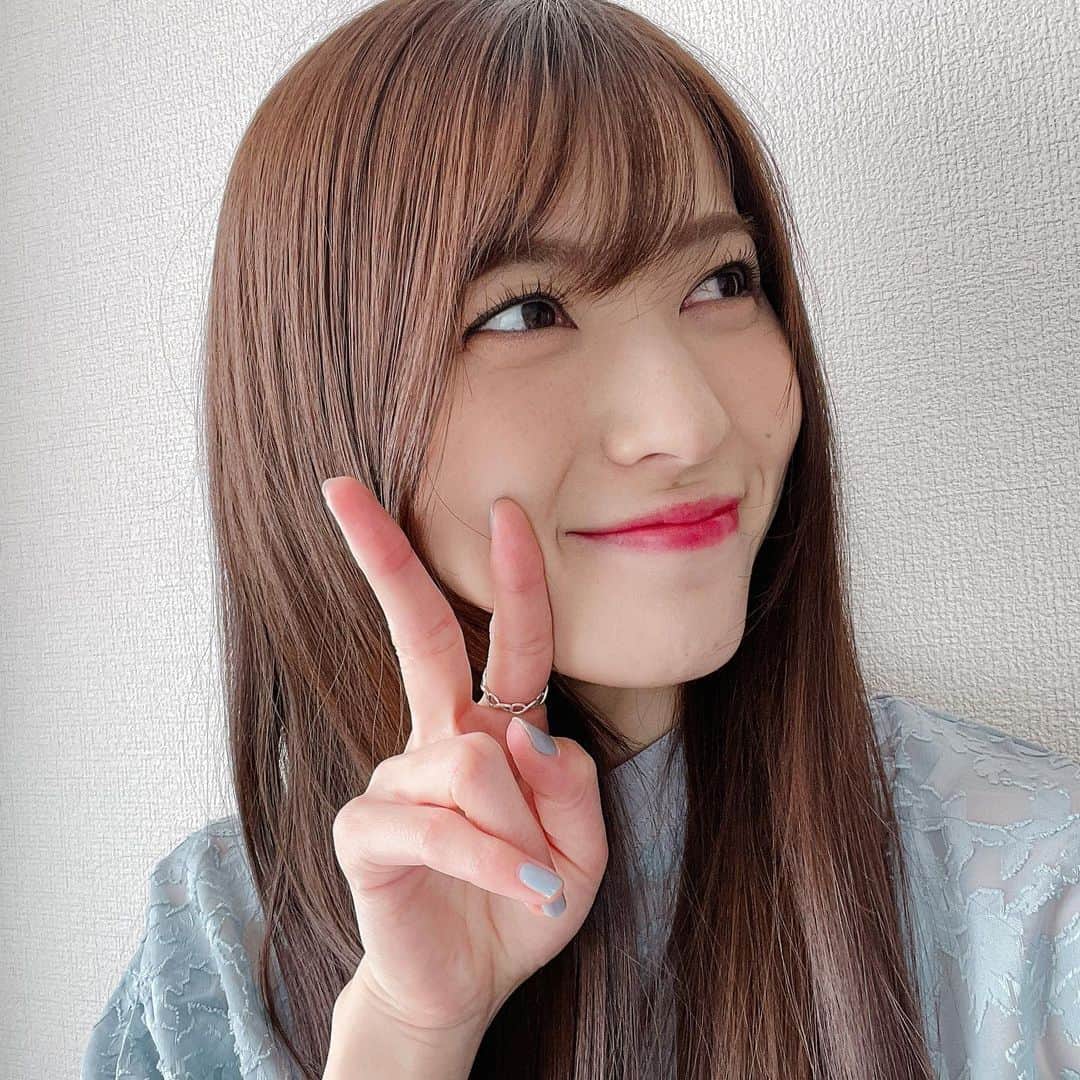 矢島舞美のインスタグラム：「. この度、kitson me さんとコラボさせていただく事になりました🧢♡ @kitson_me . コラボアイテムは、プルオーバーパーカー・長袖Tシャツ・キャップの3点です‼️ . せっかくコラボさせていただくからには、矢島舞美らしさをだしたいなー♪とあれこれ考えてデザインさせていただきました☺️♪ . 完全受注生産で、デザインの公開は受注開始後になります‼️ 10月中に受注開始予定ですので、どんなコラボアイテムに仕上がったのか、是非お楽しみに♪ . みんながたくさん使ってくれるといいなぁ〜♪☺️ . . #kitsonme」