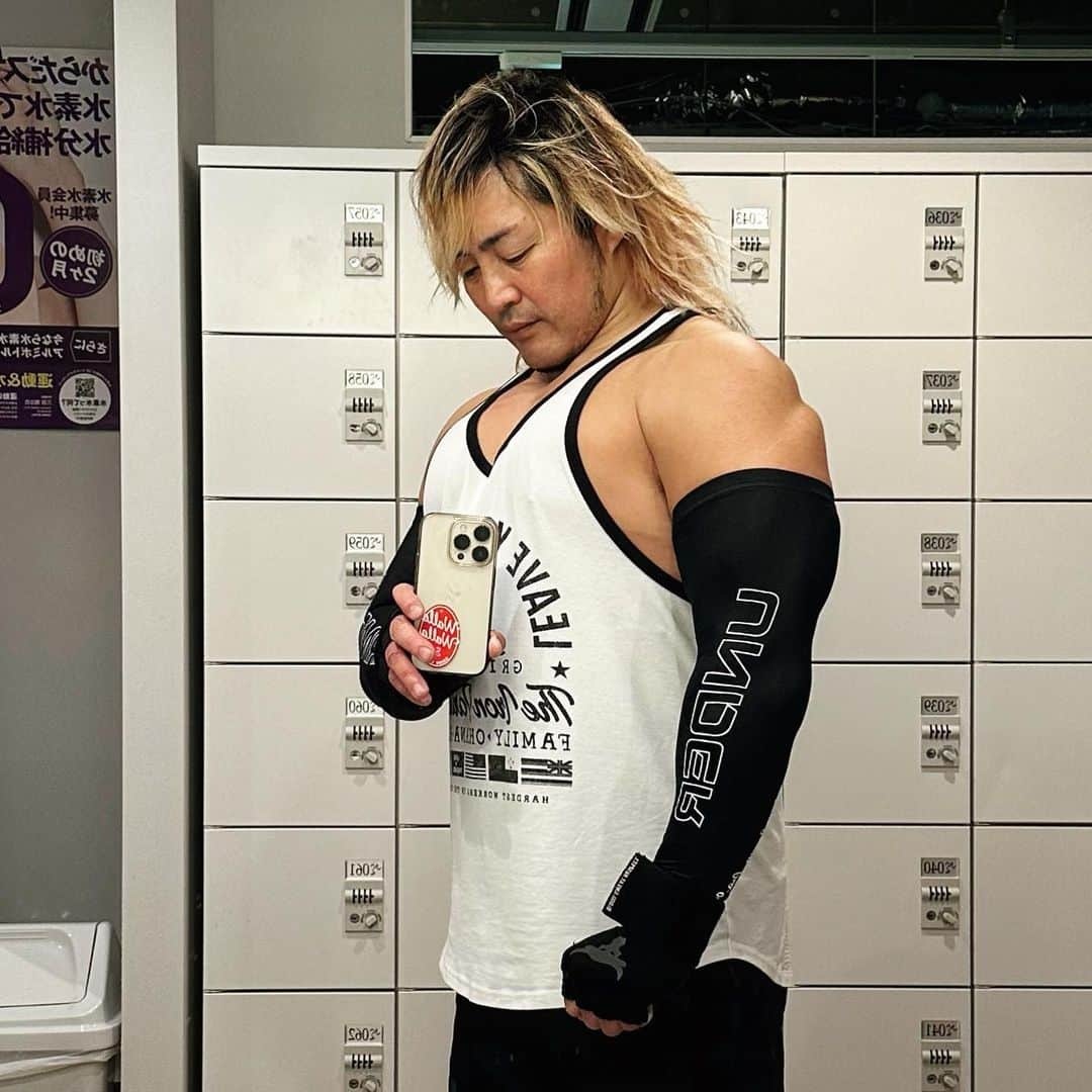 棚橋弘至のインスタグラム：「#三頭筋 #triceps #anytimefitness   💪(￣(工)￣)🤜  #underarmour」