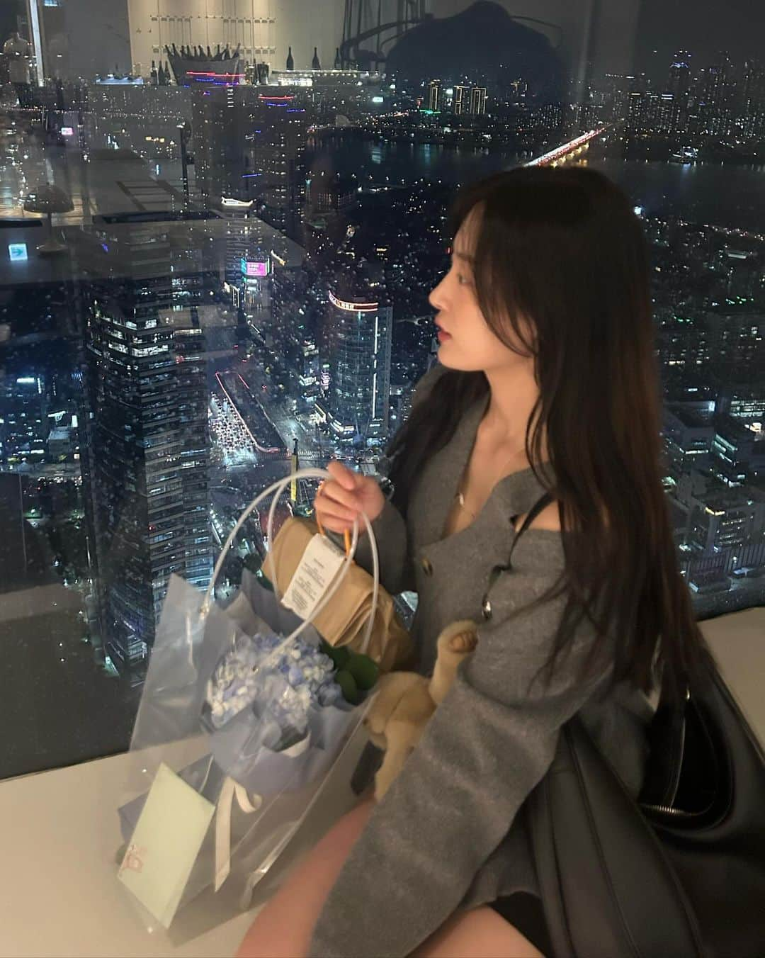 ナリ さんのインスタグラム写真 - (ナリ Instagram)「#mybirthday🥳🎂 축하해주셔서 감사합니당 차서진 또는 김나리로 앞으로도 열심히 살겠습니다ㅎㅎ 날씨가 부쩍 추워졌으니, 감기조심하세용!🫶🏻 #withmommy 🩷」10月5日 12時41分 - kimnaris