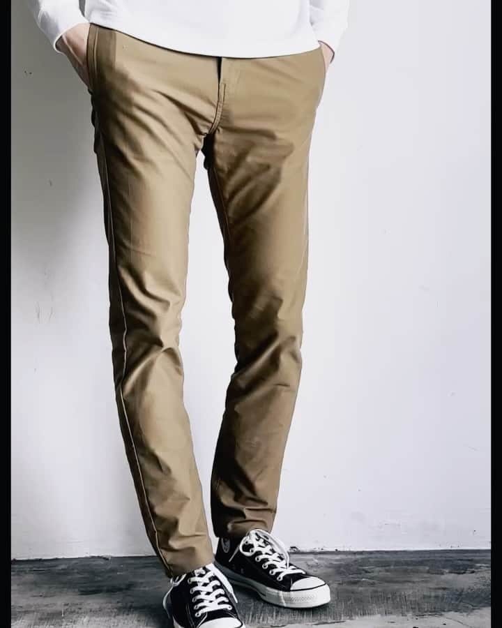 マージンのインスタグラム：「[ctn stretch moleskin tight chino pants]  上質な起毛感のストレッチモールスキン素材を使用し、細身ながら履きやすいアイテム  size: 44.46.48  color: beige / black / olive / navy  material: cotton 98%, polyurethane 2%  product code: 2333-017  プロフィールのショップURLへ→ . . . . #magine #mensfashion #メンズファッション #コーディネート #トレンドコーデ #チノパン #細身パンツ #ストレッチパンツ #秋冬」