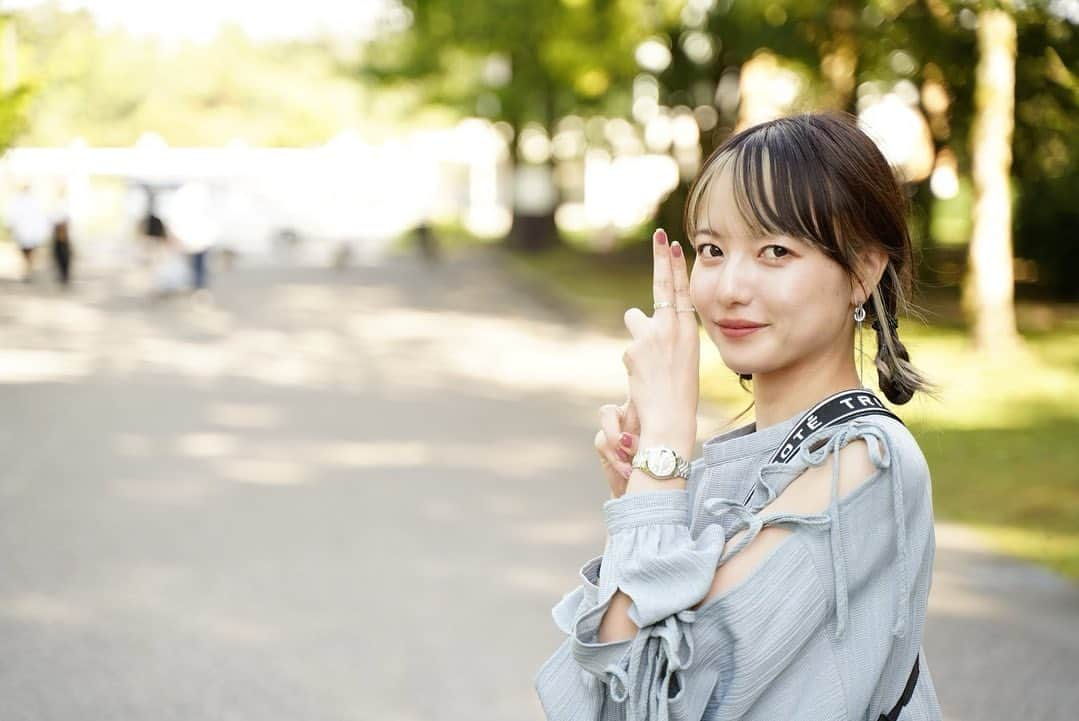 樺澤まどかさんのインスタグラム写真 - (樺澤まどかInstagram)「🥷  公園にいたら忍者の行列が前を通ったので このポーズをしたらやり返してくれました🥹🥹  石川旅行編どんだけ投稿するのって感じですが 本当に楽しすぎて美味しすぎたから🥹🥹  まだ余韻に浸ってます  また絶対行きます🔥🔥  #樺澤まどか  #石川旅行#石川県#石川#金沢#金沢旅行#秋#秋コーデ#autumnfashion#金沢おでん#金沢21世紀美術館#忍者#🥷」10月5日 12時40分 - kabasawa_madoka