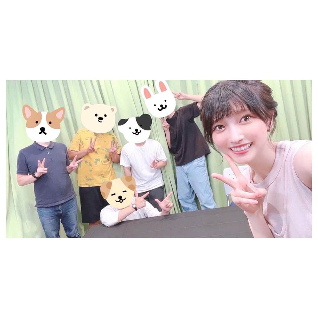 のインスタグラム：「ㅤㅤㅤㅤㅤㅤㅤㅤㅤㅤㅤㅤㅤㅤㅤㅤㅤㅤㅤㅤㅤㅤㅤㅤㅤㅤㅤㅤㅤㅤㅤㅤㅤㅤㅤㅤㅤㅤㅤㅤㅤㅤㅤㅤㅤㅤㅤㅤㅤㅤㅤㅤ 『山崎エリイ EriiCafe』 最終回を迎えました😭🌙  リニューアル前の 『山崎エリイ 21時でも起きてます♢』 を含めたら6年ちょっと。  初期の頃は 1人で生放送というだけでも緊張してしまい 台本を手放せず 自由にお喋りする事に対して とてもハードルが高いと感じていたのに  今では進行そっちのけで アイスを食べる程になってしまいました笑  特にエリカフェは私にとって 1番ナチュラルに過ごす事が出来た 番組なのですが  それは100%スタッフさん達のおかげ。  いつも優しく穏やかな雰囲気で 見守っていただき  放送後には 良かった部分を褒めてくださったり  『こうした方がやりやすいかもしれない』 『あんまり気張らずにお喋りして大丈夫ですよ』と アドバイスやフォローも沢山していただいて  何気ない言葉の一つ一つが 凄く嬉しかった。  かと思えば、 清々しい程に急にポイっと手放される あっさりさもあったりして。笑  個人的に 近所に住む愉快なお兄さん達 のように思っていたのと  スタッフさん同士が仲良しで、 お喋りしている姿を近くで見るのも 好きだったので これがニコ生最終回と思うと やっぱり寂しくなってしまい、  泣かないように変なテンションで 頑張っていたけれど 最後の最後で我慢出来ませんでした。  (改めて考えるとオープニングから 後半パートのエンディングにかけての 情緒の差がひどいですね😂)  でも、それくらい大好きな皆さんと 長くご一緒させていただけたと 思うと本当に幸せ！！  そして、 番組を楽しんでくださっていた皆様へ！  エリカフェは特にメールが多く、 番組で読みきれなかったメールも 楽屋で読んでいたのですが、  コーナーのお題に協力してくださったり イベントの感想など沢山送っていただけて  皆様の温かい言葉のひとつひとつが 凄く日々のモチベーションになって おりました🤍  もちろん観る専の皆様も！  私のヘンテコな言動に対して、 まるで保護者なコメントや 笑 ツッコミコメントがあったからこそ アットホームな雰囲気になっていた 気がします🥳  次のお引越し先でも 楽しんでいただけるように また学びつつ精一杯頑張ります！  本当にありがとうございました😭🙌  #EriiCafe #山崎エリイ #Erii」