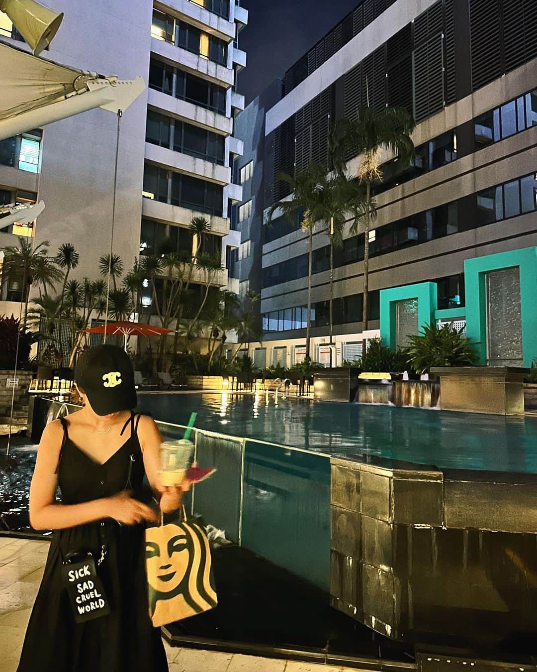 FukamizuYukina さんのインスタグラム写真 - (FukamizuYukina Instagram)「_ 𝐀𝐋𝐋 𝐁𝐋𝐀𝐂𝐊 𝐂𝐎𝐃𝐄🖤 ㅤㅤㅤㅤㅤㅤㅤㅤㅤㅤㅤㅤㅤ 世界各国のスタバのマグカップ集め やってるんやけど🇸🇬も無事GETした☕️ ㅤㅤㅤㅤㅤㅤㅤㅤㅤㅤㅤㅤㅤ どこ行ってもスタバとマックは裏切らん。笑 ㅤㅤㅤㅤㅤㅤㅤㅤㅤㅤㅤㅤㅤ #starbuckssingapore #allblack #singapore #peninsulaexcelsiorsingapore」10月5日 12時48分 - peitaro72