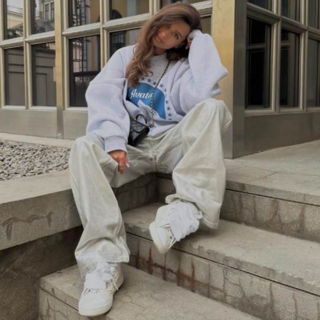 のインスタグラム：「海外ユーザー、海外インスタグラマーに人気のitemをピックアップ🦋  🔍フロントプリント スウェット ¥5,830  海外からの輸入方法の見直しを行い、今までよりも早く ご注文をお届けできるようになりました！  弊社スタッフが現地に常駐しておりますので、届かないという心配もありません。(在庫切れの場合等は早急にメールでご連絡しておりますので、ご安心ください)  #beautifulsail #beautifulsailcalifornia  #海外セレブ #海外トレンド #海外ファッション #海外セレブファッション #海外ファッションコーデ　#海外好きな人と繋がりたい #海外ガール #海外っぽい #laスタイル #LAファッション #海外girl #海外ストリートスナップ#ストリートスナップ」
