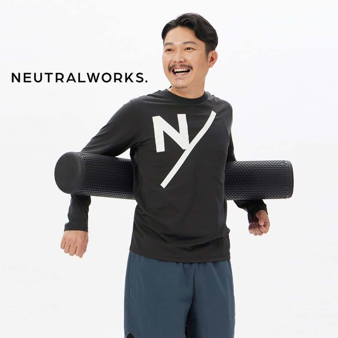 スタイライフのインスタグラム：「【NEUTRALWORKS.】HAE/ LONG SLEEVE CREW  1枚で着用しても透け感の少ない、ソフトな肌触りの天竺素材のロングスリーブクルー。汗をかいてもウエアを弱酸性に保つ加工を施した糸を使用し、抗菌防臭効果に優れている。ポリエステル100％の生地は速乾性があり、アクティブに動くシーンにもおすすめ。シンプルなボックスシルエットで、マットなカラーも引き立つ、デイリーユースもしやすいアイテム。  NEUTRALWORKS. は、スポーツライフスタイルで24時間を過ごしたい人たちのココロとカラダをニュートラルに整え、いつでも動き出せる “READY” な状態へとサポートするブランドです。  ▽Rakuten FashionはプロフィールのURLからCHECK。 @rakutenfashion  さらに、アプリからの購入でポイント最大2倍！ 📱アプリダウンロードはプロフィールのハイライトからご覧ください。  #RakutenFashion　#楽天　#Rakuten　#neutralworks #ニュートラルワークス #getyouready #mxp #マキシフレッシュ #カジュアル #カットソー #クルーネック #長袖 #Tシャツ #消臭」