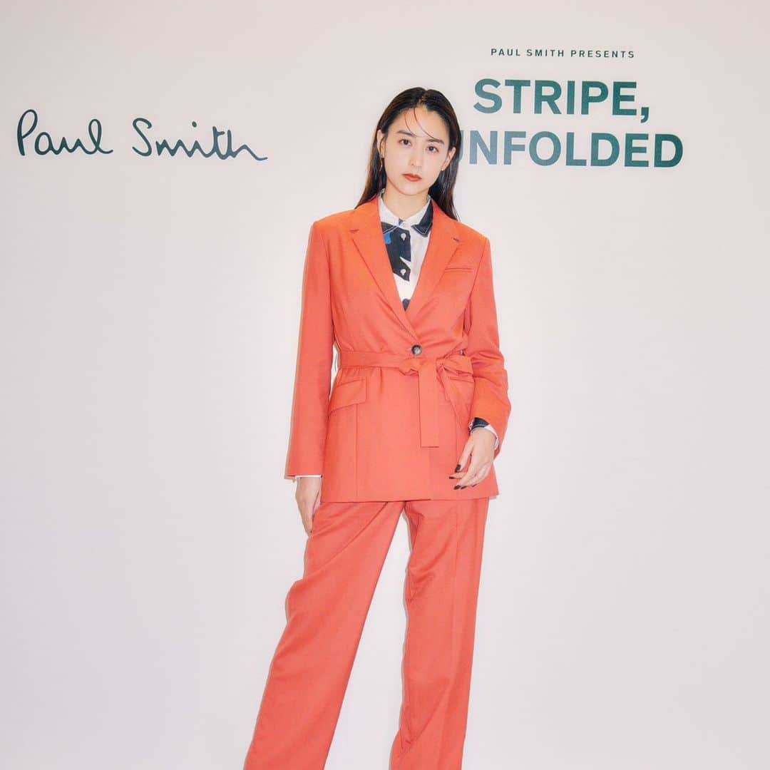 山本美月のインスタグラム：「⋆⸜☾⸝‍⋆  Paul Smith Signature Stripeのポップアップイベントへ。  10⽉5⽇（⽊）から15⽇（⽇）まで表参道BANK GALLERY にて開催中です。 皆様も是非。   #stripeunfolded  #pr」