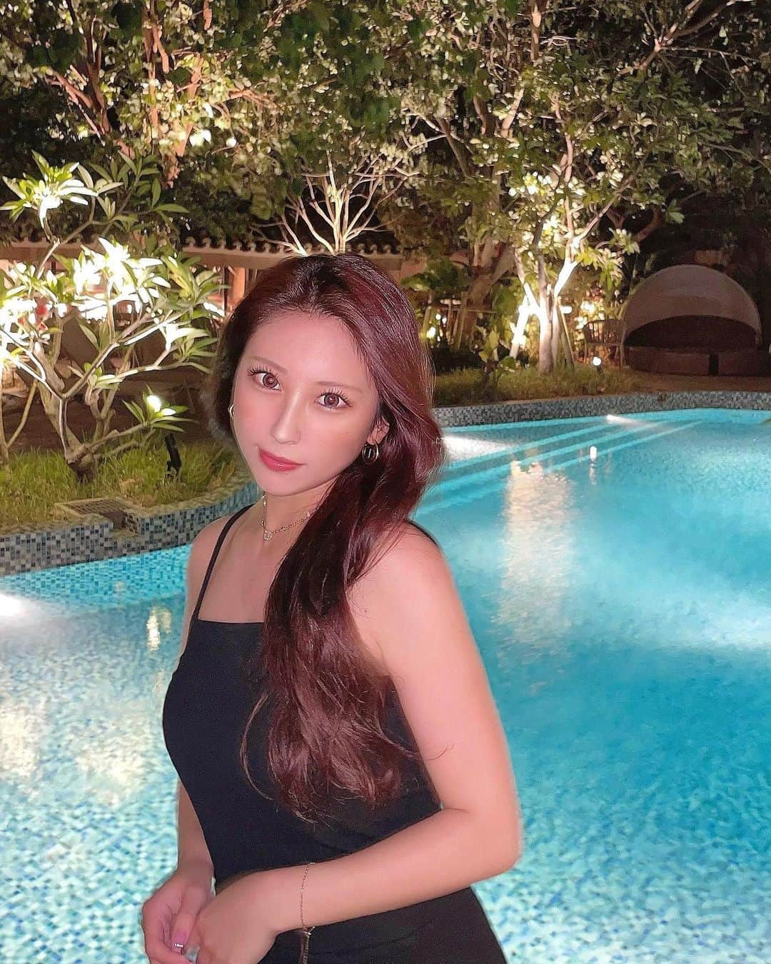 のインスタグラム：「🌞→🍂  いきなり寒くなりすぎて しっかり鼻水マンです、、やめてくれ🤧」