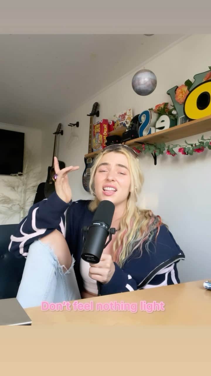 マティー・ノイズのインスタグラム：「just wrote this last week should i drop it 👀💔」