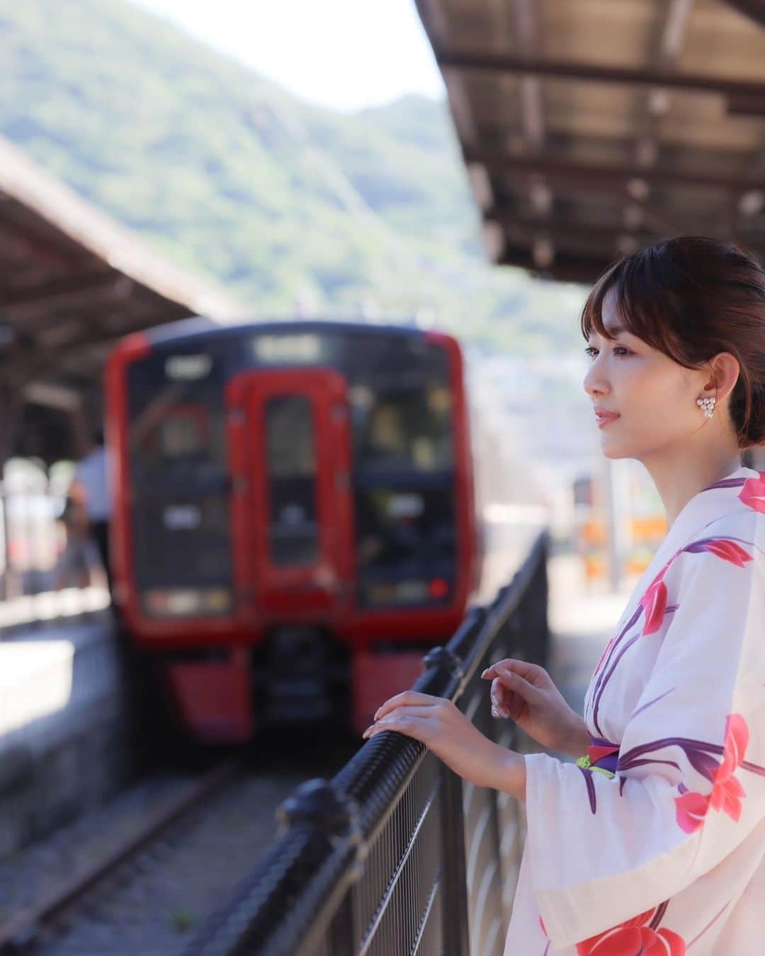 梅野舞さんのインスタグラム写真 - (梅野舞Instagram)「こんにちは♡♡  帰省中の浴衣撮影 門司港編🚉✨✨  レトロな駅で落ち着く💕  photo📷 @masafumi_0323   #北九州#門司港#門司港レトロ #門司港駅 #レトロ#浴衣撮影#夏の思い出 #撮影#浴衣#instagram#instagood」10月5日 14時18分 - mai.umeno