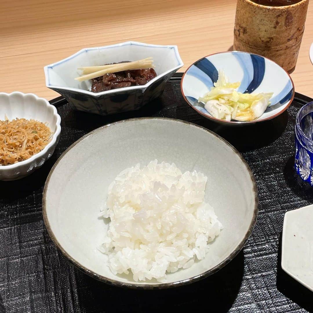 平野紗季子のインスタグラム：「新米シーズンイン🌾🌾🌾  お米屋さんでいいなあ欲しいなあと駄々こねて強奪した新米ステッカー 眩しい」