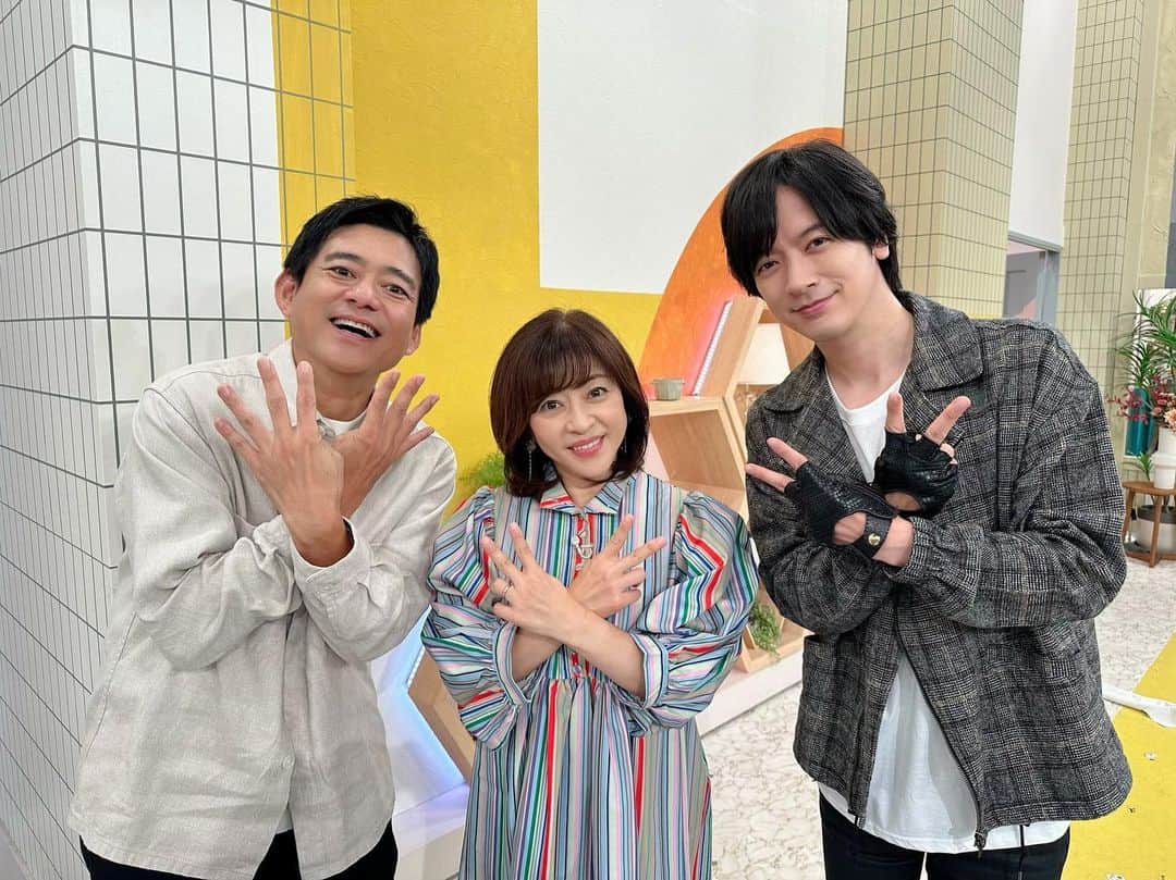 松本明子のインスタグラム：「NHKあさイチ  ご視聴ありがとうございました！  なんと4月8日産まれが3人集まりました👏偶然にも！  #あさイチ  #松本明子  #博多華丸 さま #daigo さま #4月8日」