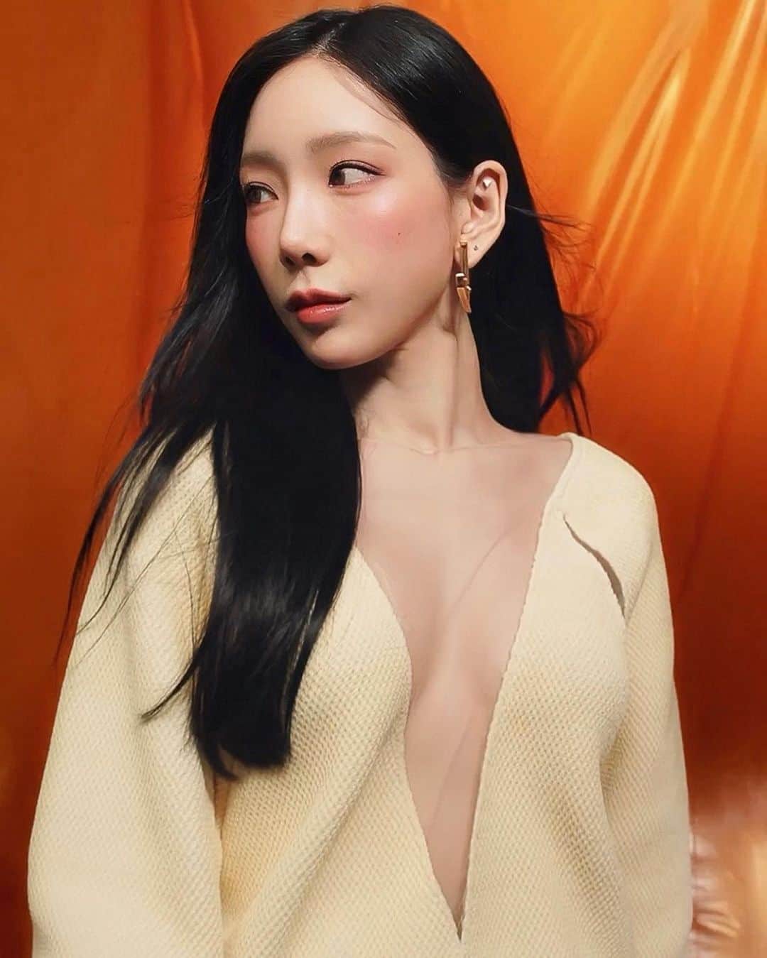 のインスタグラム：「𝑳𝑽 ✧🔸  @taeyeon_ss  #태연 #TAEYEON」