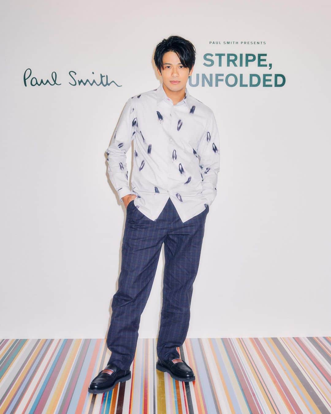 森崎ウィンさんのインスタグラム写真 - (森崎ウィンInstagram)「Paul Smith！何故長らく愛されてるか、昨日でまた再認識しました！Paul Smithの愛らしくも大胆なストライプ！10/5〜10/15まで表参道BANK GALLERYにてポップアップ開催中なので、皆様にも是非、感じて頂きたいなと思います^ ^  #PR #stripeunfolded #PaulSmith #BANKGALLERY @paulsmithjapan #森崎ウィン #MORISAKIWIN」10月5日 15時01分 - win_morisaki_official