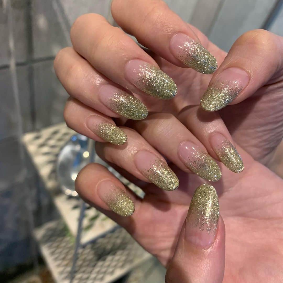 SEIRAのインスタグラム：「今回は足も爪もゴールドにしました⭐️🤩 @lilypinks.nail 🫶  いつもありがとうございます😊💅  #せらまる天国ドットジェーピー  #newnail #nailart #nail #💅」