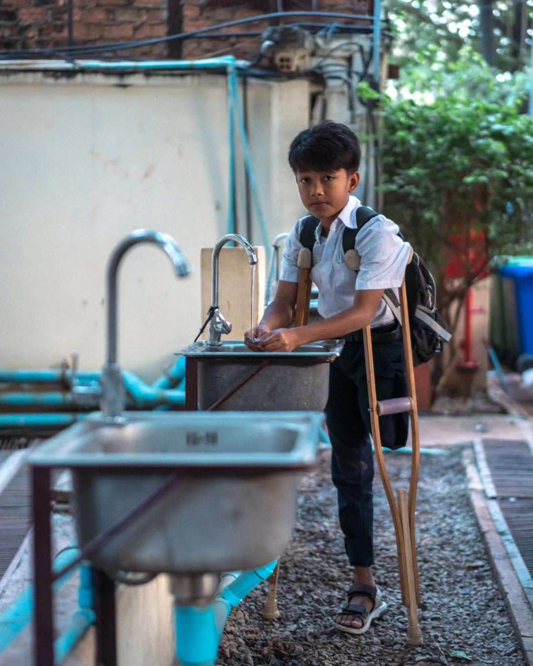 VuTheara Khamさんのインスタグラム写真 - (VuTheara KhamInstagram)「La Cantine, Phnom Penh, mars 2023, Cambodge 🍽️🚸 . @pse_france @pse_cambodia #ngo #cambodia #children #hope #orphan #roots #love #documentary #documentaryphotography #global #globalgoals」10月5日 20時26分 - vutheara