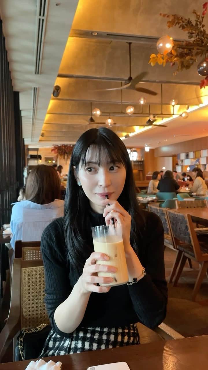 デコウトミリのインスタグラム：「久しぶりにミニスカ履いてみました😳💕 　 この彼氏が撮ったみたいな動画は @akonya1019 が撮ってくれました🎀笑  またデートしようね🥹✨」