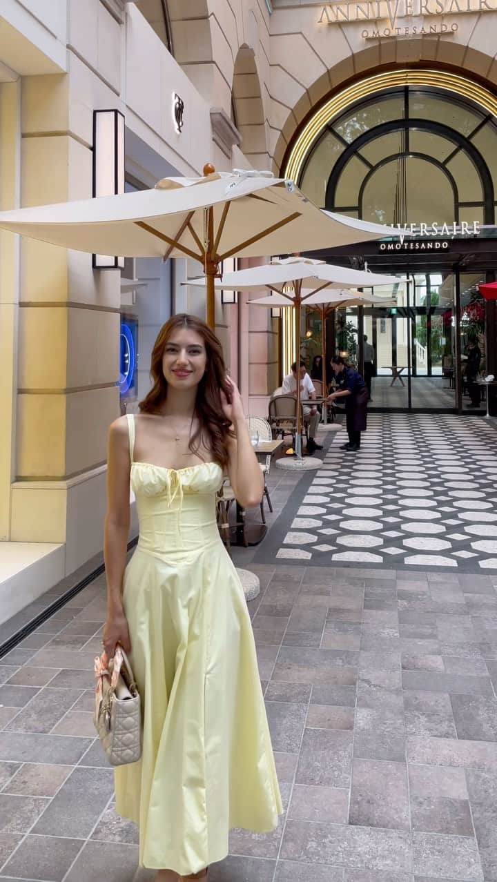 SARAのインスタグラム：「この日で夏服は最後だなぁと思いながらお出かけ🌻💛 また来年ねっ！」