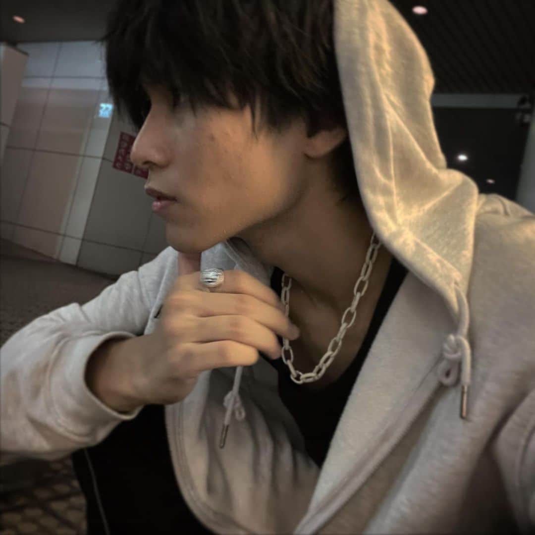 のインスタグラム：「パーカーの季節だね〜🍃」