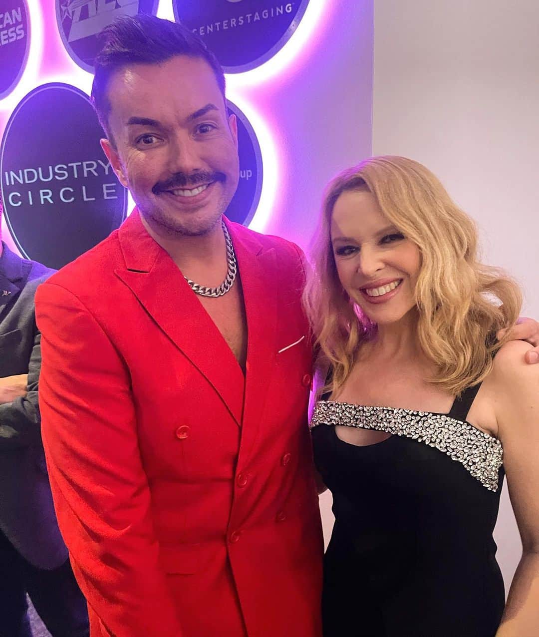 アンソニー・ラモスのインスタグラム：「PADAM!! Spent the last hours of my 30s with Kylie! C’mon 40, let’s go to the disco! 👑🪩」