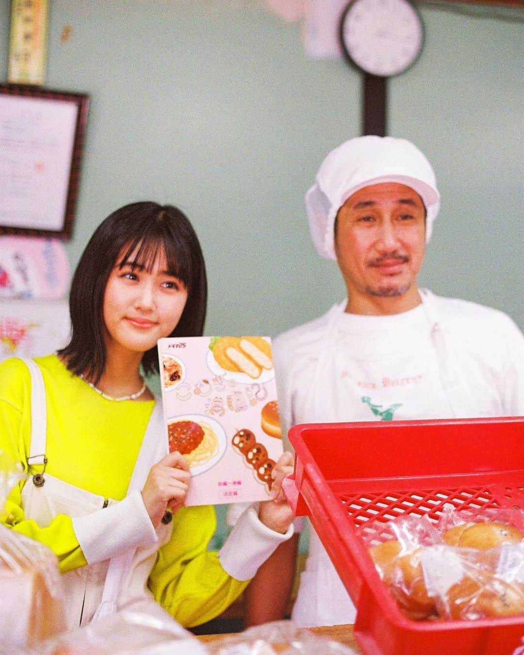 枝優花のインスタグラム：「こむぎの満腹記！後編！明日テレビ東京24:52〜放送です🌾  キーさんがパン屋さんに。  後編は群馬県高崎市の、あのパンもコロッケもパスタも登場します。もういい！もういいから！てぐらい食べます。  明日はお腹空かせてテレビの前に集合でお願いします！」