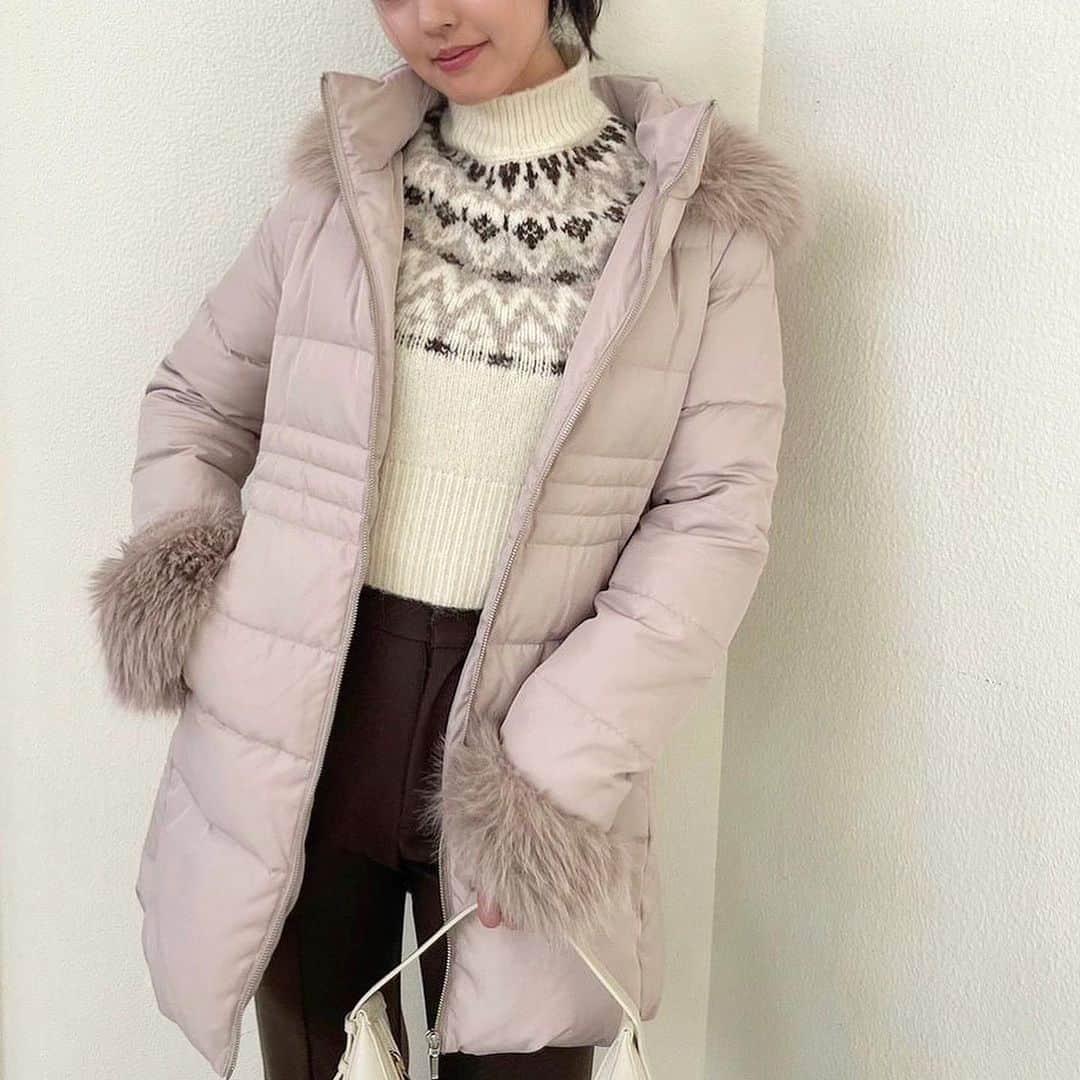 RESEXXYさんのインスタグラム写真 - (RESEXXYInstagram)「⁡ 骨格タイプ別 本当に似合う冬アウター ⁡ アウターがコーディネートの主役になる季節。 『着ぶくれが気になる』『何が似合うのかわからない」 などお悩みも多いのでは？ ⁡ ダウンコートを骨格別にstyling！ ⁡ ⁡ #フード付ダウンコート WHT / BLK / BGE / ¥20,900 taxin ⁡ 【骨格ナチュラルのPOINT】 ☑️ロング丈が大得意 ☑️フレーム感を生かしてスタイリッシュな着こなしに ⁡ ⁡ 詳しくはRUNWAY channelの特集ページへ♪ ⁡ ━━━━━━━━━━━━━━━━━━━ ▶︎フード付ダウンコート入荷情報 SHOP : 10/5(木)入荷 WEB STORE : 入荷中 ⁡」10月5日 15時17分 - resexxy_official