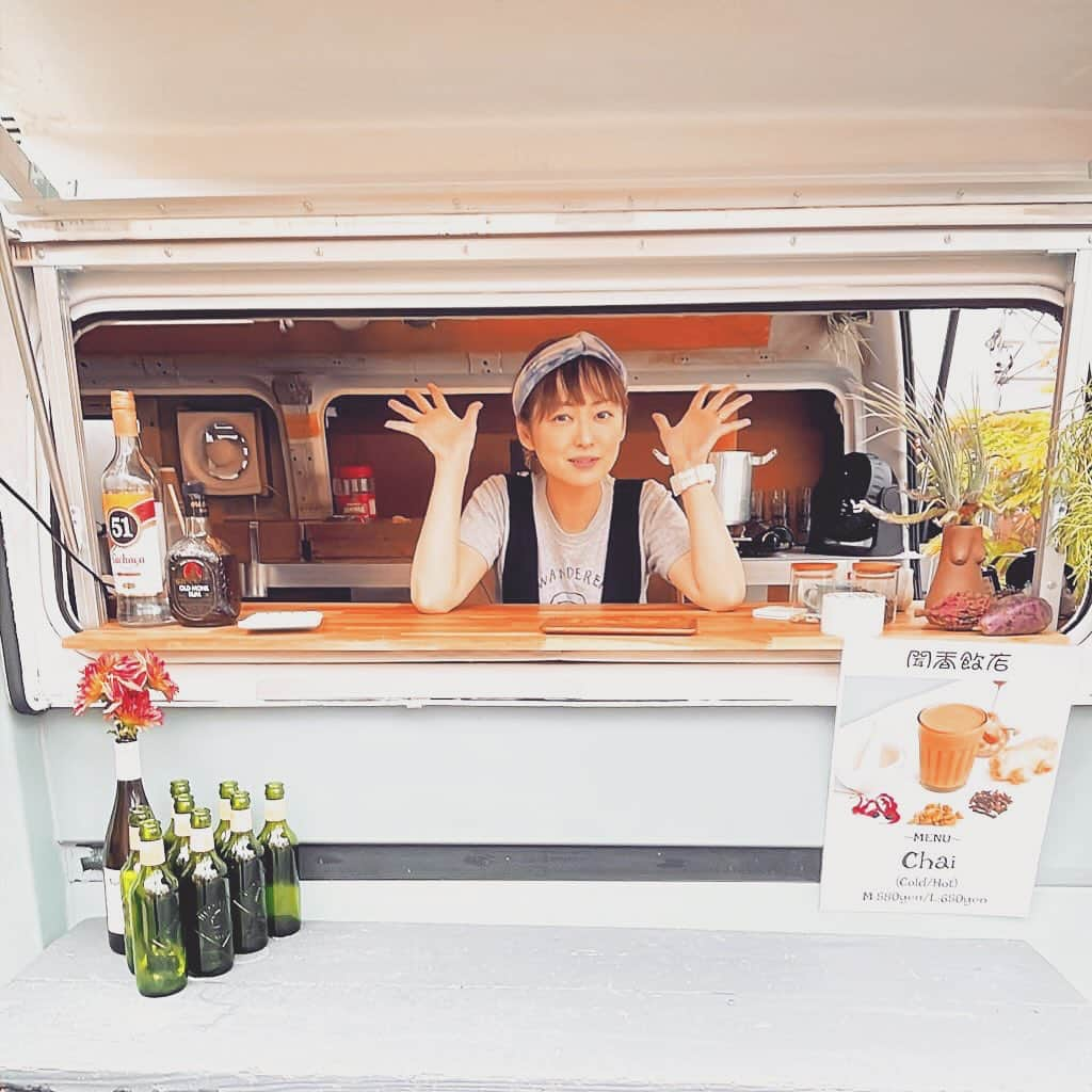 脇田唯さんのインスタグラム写真 - (脇田唯Instagram)「☕  突然ですが、 キッチンカー始めました！  義理の弟くんのお店。 お手伝いで、 私は毎週、木曜日と金曜日に。  ◆聞香飲店◆  🌿表参道 B-Flat COMMUNE内 所在地：東京都渋谷区神宮前 4-4-5  🌿12:00~20:00頃まで   🌿水曜定休  フォローしてね！ @monkouinten」10月5日 15時25分 - post_yui