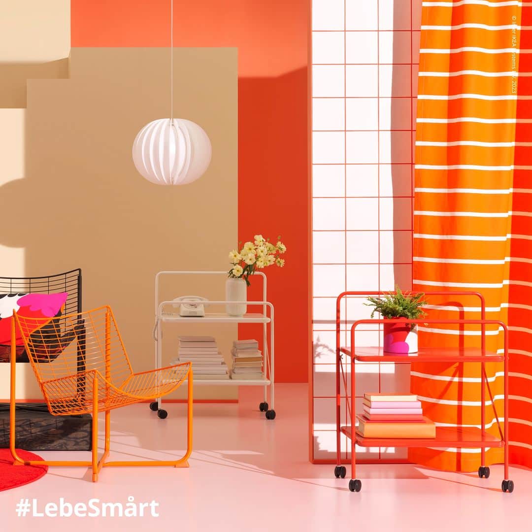 IKEA Austriaさんのインスタグラム写真 - (IKEA AustriaInstagram)「Mit der zweiten Ausgabe der Nytillverkad Kollektion ziehen  die farbenfrohe und radikale Atmosphäre der späten 70er- und frühen 80er-Jahre ein! Kontrastreiche Farben und auffälligen Muster, ermutigen dich du selbst zu sein! #LebeSmårt #nytillverkad #ikeaat」10月5日 15時37分 - ikeaaustria