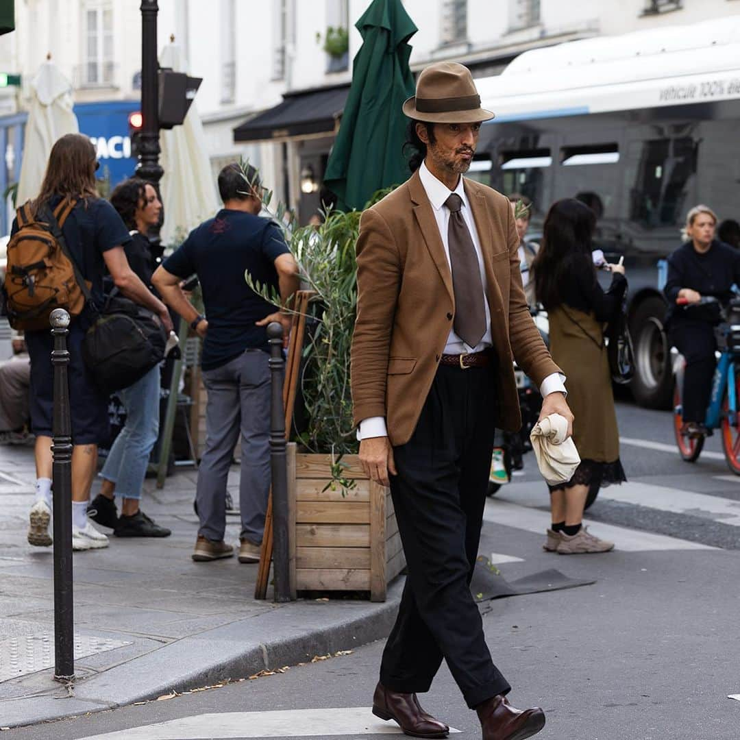 スコット・シューマンさんのインスタグラム写真 - (スコット・シューマンInstagram)「Paris is still full of characters! Paris!」10月5日 15時36分 - thesartorialist