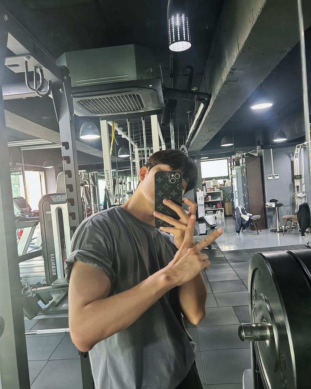 チョウミのインスタグラム：「#GYM 💪」