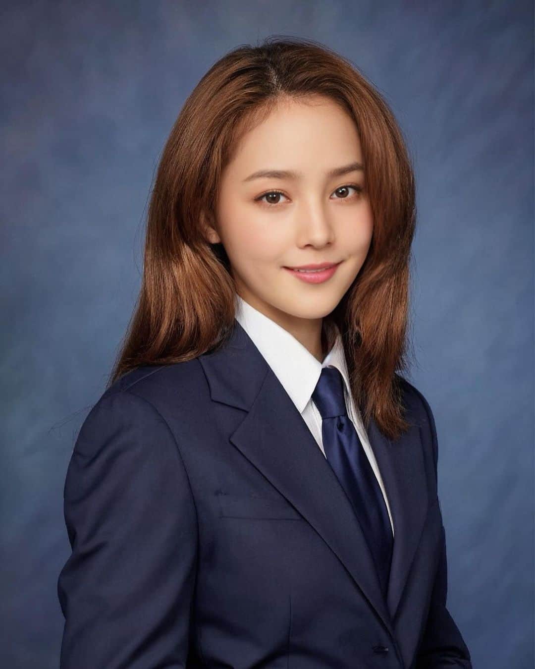 ユジンのインスタグラム：「저도 해봤어요~ㅎ 저 같나용~?! 닮았든 안닮았든 어려져서 너무 좋네용~!ㅋㅋㅋ」