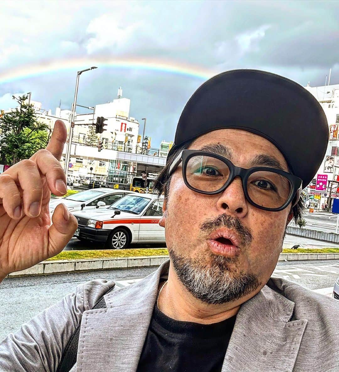 マッコイ斉藤のインスタグラム：「山形帰って来たら虹🌈が いい事あるかな？母ちゃん元気かな？」