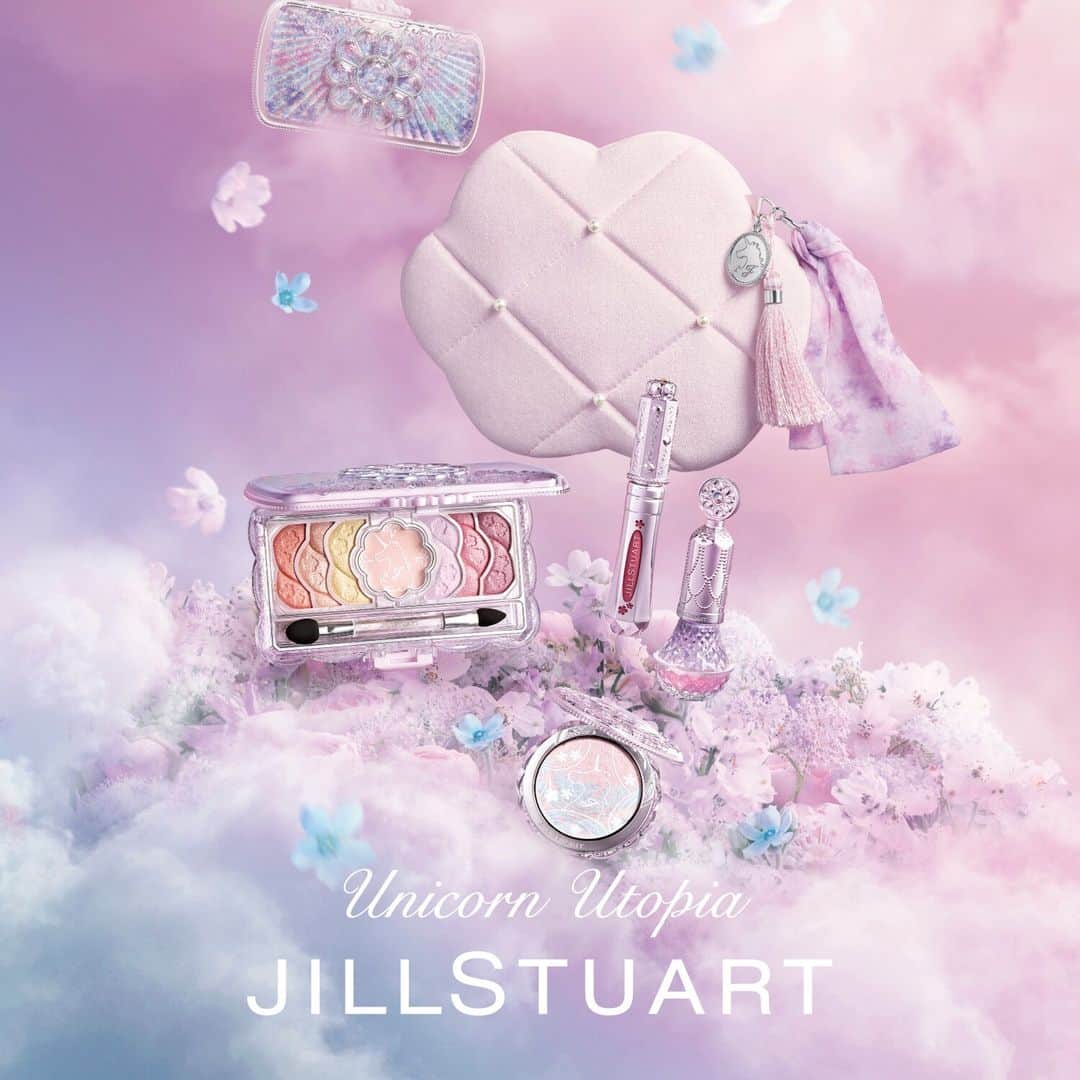 JILLSTUART BEAUTYのインスタグラム：「JILL STUART Holiday Collection 〜unicorn utopia collection〜 10月27日(金)発売 《10月13日(金)より予約開始》  風になびく、やわらかなたてがみと 純白に輝く鋭い角。  あなたの前に現れたのは、一頭のユニコーン。  背中に乗り、雲海を抜け、虹を渡って。 たどり着いたのは、 雲の上に広がる秘密の花園。  今年のホリデーコレクションは、 花々が咲き誇るユートピアがテーマ。  幻想的な世界へ、あなたを誘います。  --------------------------------------------- 《ご予約について》  【店頭】 10月13日(金)より予約開始 ※店頭でのご予約・販売につきましては店舗により異なります。  【公式オンラインショップ】 みなさまによりスムーズにご購入いただけるよう、 予約のみ抽選販売とさせていただく運びとなりました。 抽選販売方法が、公式オンラインショップにて事前受付となっておりますので、内容のご確認をお願いいたします。  ■予約抽選受付 10月6日(金)10:00 ～ 10月10日(火)23:59  ■当落結果のご連絡 10月13日(金) 0:00〜  ■予約購入期間 10月13日(金) 10:00〜10月19日(木) 23:59 ※ご予約可能期間内であれば必ずご購入いただけます。 ご当選者様の在庫は確保しておりますので、ご安心ください。 アクセス時間の分散へのご協力をお願いいたします。  ※なお、公式オンラインショップでの10月27日発売当日は抽選ではなく、通常通り先着順にて販売いたします。  ※本件についてのお問い合わせは、公式オンラインショップお問い合わせフォームよりお願いいたします。 https://bit.ly/3rfWYee  --------------------------------------------- #jillstuart #jillstuartbeauty #ジルスチュアート #ホリデーコレクション #ユニコーンユートピア #コフレ #クリスマスコフレ」