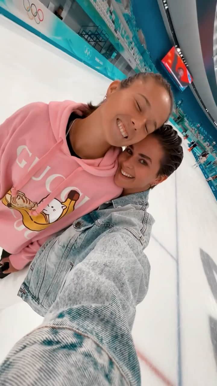 ナタリア・ザビアコのインスタグラム：「Skating with my 💛  #beijing  #figureskating  #tennis  #olympics」