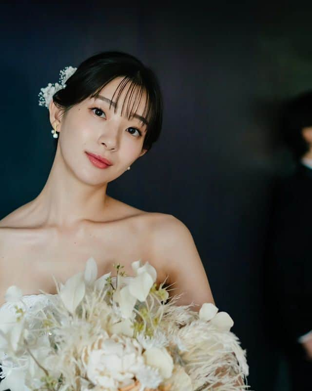 プレ花嫁の結婚式準備サイト farny 【ファーニー】さんのインスタグラム写真 - (プレ花嫁の結婚式準備サイト farny 【ファーニー】Instagram)「@farny_weddingをフォローして #プラコレ #美花嫁図鑑 を付けて投稿してください⡱ . ‥‥‥‥‥‥‥‥‥‥‥‥‥‥ Today's wedding photo from... @adacchee さん⚐* . タレントの足立梨花さんが TATSUとの前撮り写真を披露しました💍  お二人の表情から仲の良さが伝わってきますよね🤍  ぜひチェックしてみてくださいね👀 . ‥‥‥‥‥‥‥‥‥‥‥‥‥‥ . \\花嫁ライター募集中// @farny_wedding のDMに ”farny花嫁ライター希望”とお送りください✈︎✉︎ . \\花嫁アプリ // プロのアドバイザーに結婚式の相談を何度でも ウェディングドレスの記事や、 自分のウェディングレポを残せちゃう♡” . >>>TOPのURLからcheck ⋈ @placole_dressy >>>結婚のご相談は プラコレウェディングアドバイザーへ♡ @wedding_adviser >>>ウェディングレポを残したいなら、 farny by プラコレをcheck ✎ @farny_wedding >>>ウェディングアイデア＆DIYは ドレシーアイデアcheck ❁ @dressy_idea >>>素敵なドレスに出会いたい花嫁さま♡ @dressyonline_をcheck >>>お洒落で可愛いパパママ婚やフォトは @dressy.baby をcheck ∴ >>>鎌倉にOPEN”お花とドレスと紅茶のカフェ” @dressyroom_teaをcheck𓌉𓇋 >>>名古屋にOPEN”ウェディング体験型カフェ @dressycafe_nagoya をcheck𓌉𓇋 . ‥‥‥‥‥‥‥‥‥‥‥‥‥‥ #プレ花嫁 #卒花嫁 #結婚準備 #結婚式 #結婚式場 #当日レポ #撮影指示書 #weddingtbt #weddingdress #ウェディングドレス #ウェディングフォト #ブライダルフェア #farnyレポ #美花嫁図鑑 #2023秋婚 #2023冬婚 #2023春婚 #2023夏婚 #mydress #동행플래너 #足立梨花 #TATSU #前撮り」10月5日 16時01分 - farny_wedding