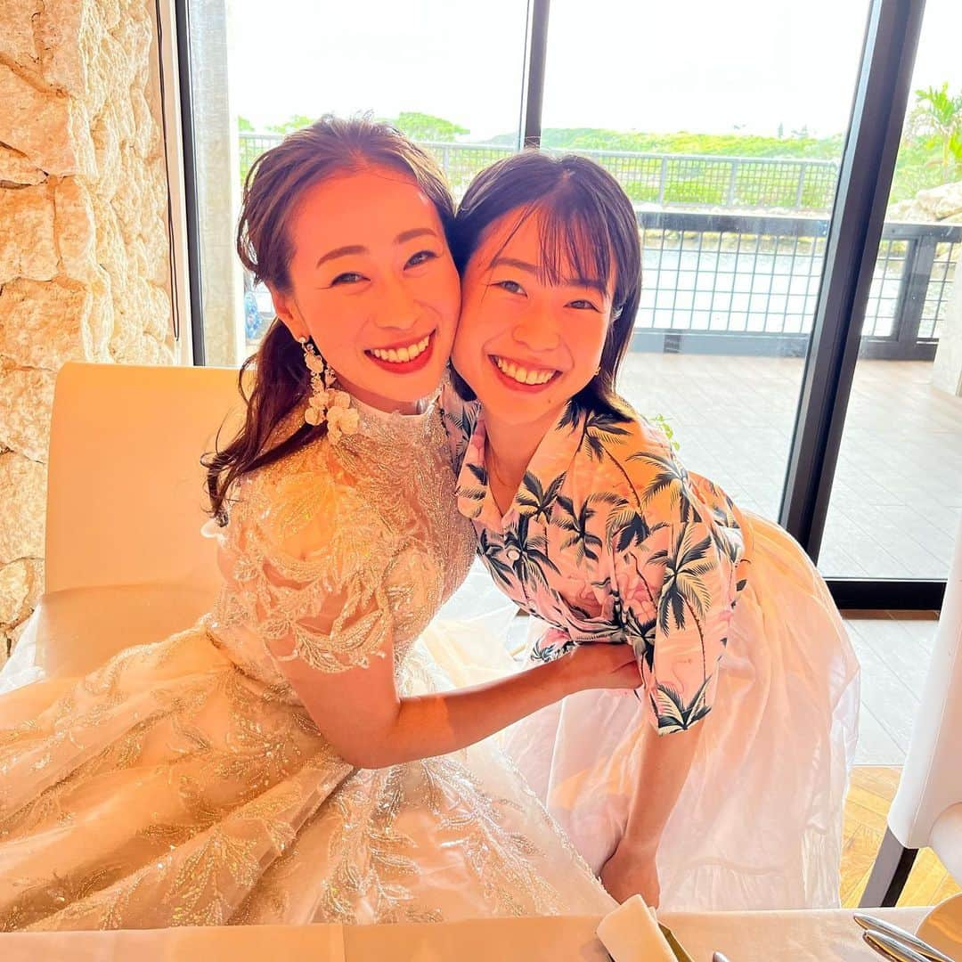 川端里奈さんのインスタグラム写真 - (川端里奈Instagram)「・ まいちゃん（姉）の結婚式で 宮古島に🥰🥰  ドレス姿綺麗だったー🥹💓 お天気にも恵まれて あったかくてとっても素敵な式でした😍 最近涙腺弱すぎて泣きすぎた🤣 ついでに宮古島いっぱいたのしんできたよ💓💓  #宮古島#happywedding」10月5日 16時13分 - rinaastagram723