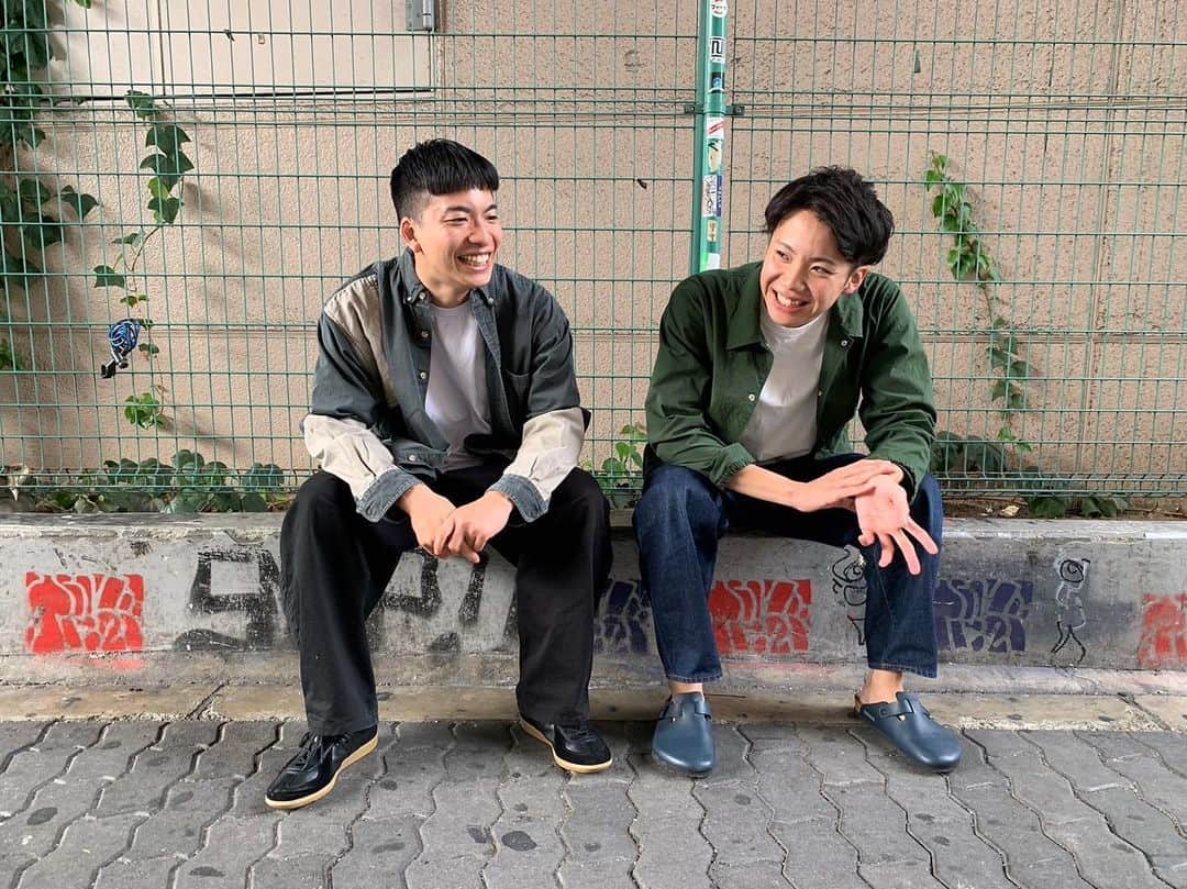 ときヲのインスタグラム：「#フライヤーにならなかった写真 私服でフライヤー撮るってなったら自分の服の種類の無さに愕然とする。2人とも同じような格好にならんように動いた結果、無地の白Tにシャツと無地の白Tにジャケットという上が地味被りしてしまう図。絶対2人とも会った瞬間。あ。って思ったけど最後までお互いそのことに触れなかった。」