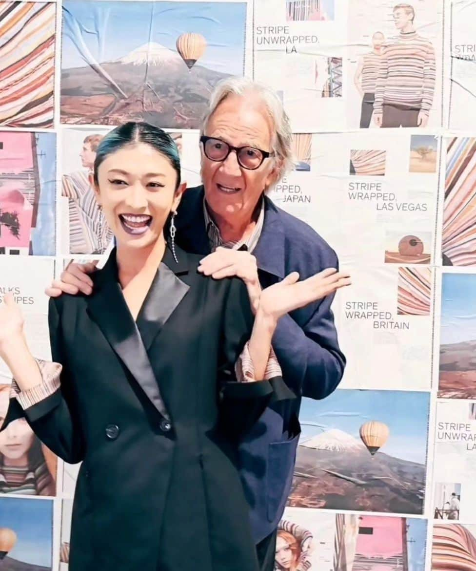 福川雅顕のインスタグラム：「. @paulsmithjapan  @yu_yamada_  . ポール・スミスさん 素敵な方でした！！ . 細くて長めなアイラインと 青紫のリップで シンプルマニッシュ .」