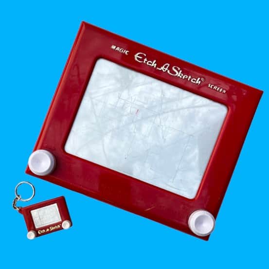おもちゃやSPIRALのインスタグラム：「1994年Vintage  Etch A Sketch Keychain 入荷しました💫」