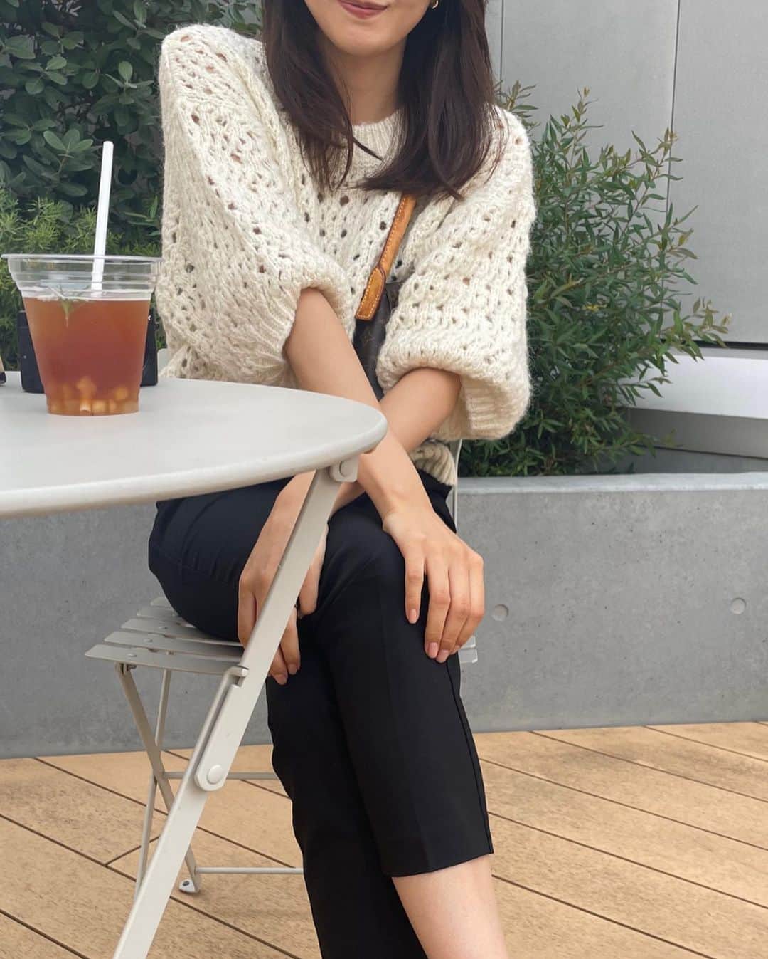 静麻波さんのインスタグラム写真 - (静麻波Instagram)「お気に入りニット🪵🐿️🧶 やっと着られる気候になってきた♡」10月5日 16時35分 - manami_shizuka