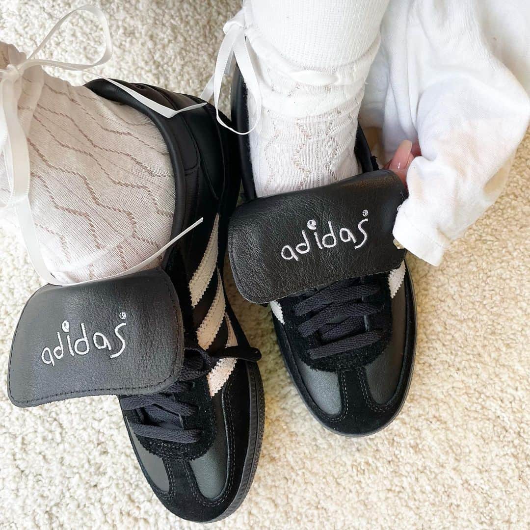 NikawaAsuka のインスタグラム：「一目惚れ👟🖤  #adidas #アディダス #sneaker #スニーカー #ハンドボールスペツィアル」