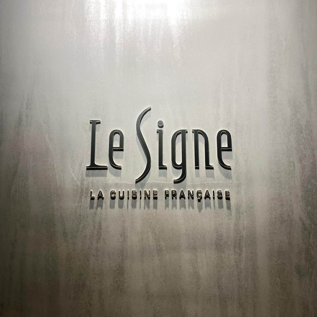 上本昌代さんのインスタグラム写真 - (上本昌代Instagram)「銀座Le Signe 2回目🍽️ この年最後の白トリュフをいただきに🍄 もう1年以上前ですが画像が溜まりすぎているので少しずつ記録として投稿… お料理はもちろんですが華やかなペアリングも素晴らしい🍷  #lesigne #ルシーニュ #銀座 #ginza #winelover #東京駅グルメ #french #フレンチ #白トリュフ #instafood #tokyorestaurant #食べスタグラム #食の備忘録 #時差投稿」10月5日 16時39分 - masayomai