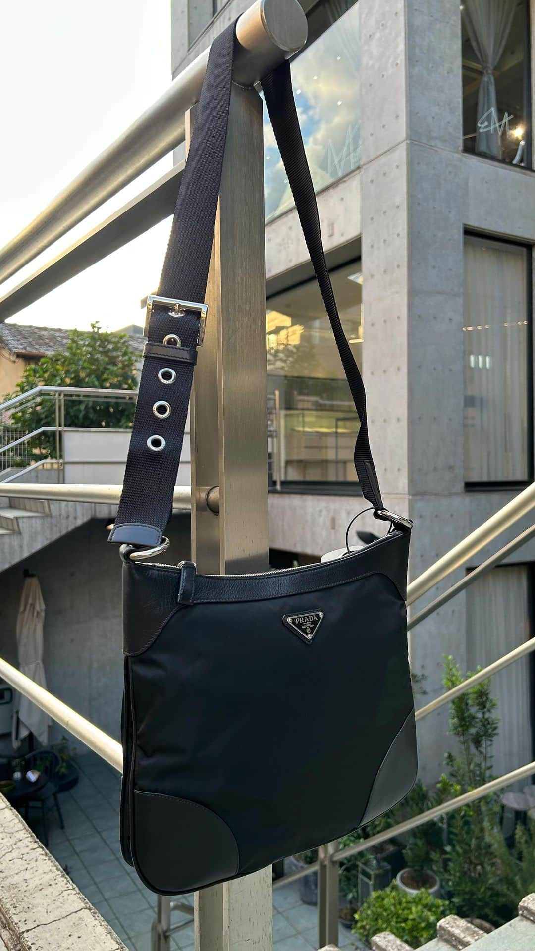 Vintage Brand Boutique AMOREのインスタグラム：「Prada nylon shoulder bags #pradanylon  #AMOREgentleman」