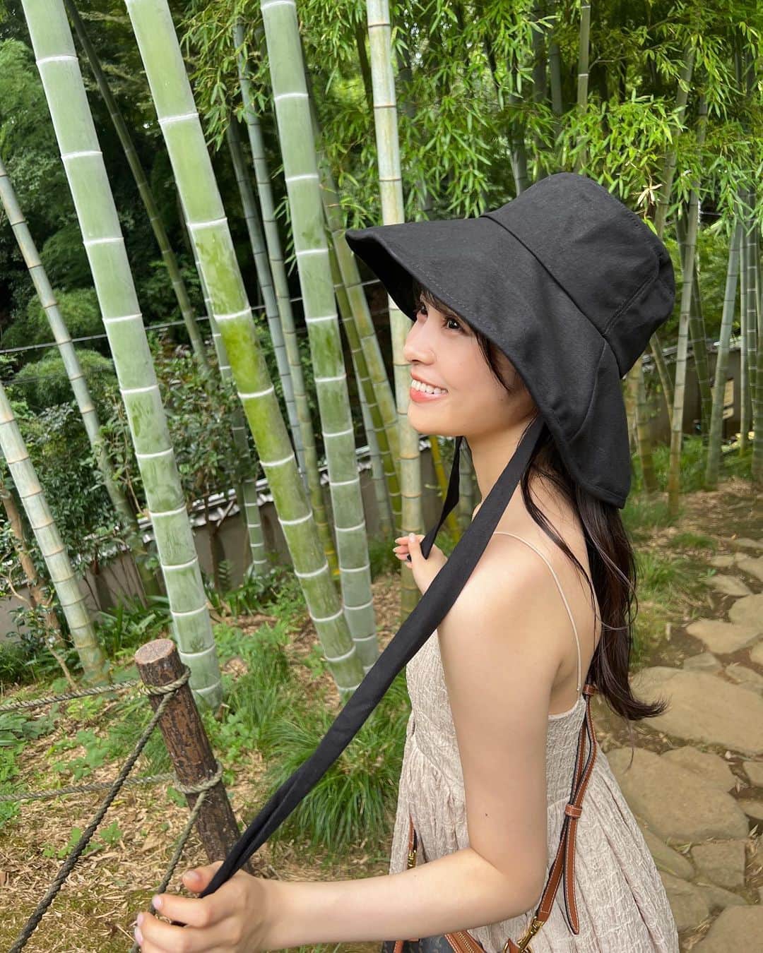 のインスタグラム：「🎀 ⁡ 夏の思い出振り返り🌞 等々力渓谷に行ったよ~🌳 ⁡ 封鎖されているところもあったんだけど、、。 入れるところもあったので写真撮りました🤍 ⁡ ⁡ 緑いっぱいで少し涼しかったです！ ちょっぴり旅行に来た気分でいっぱい歩いた🫶 ⁡ ⁡ ⁡ #林芽亜里 #ACYM #等々力渓谷」