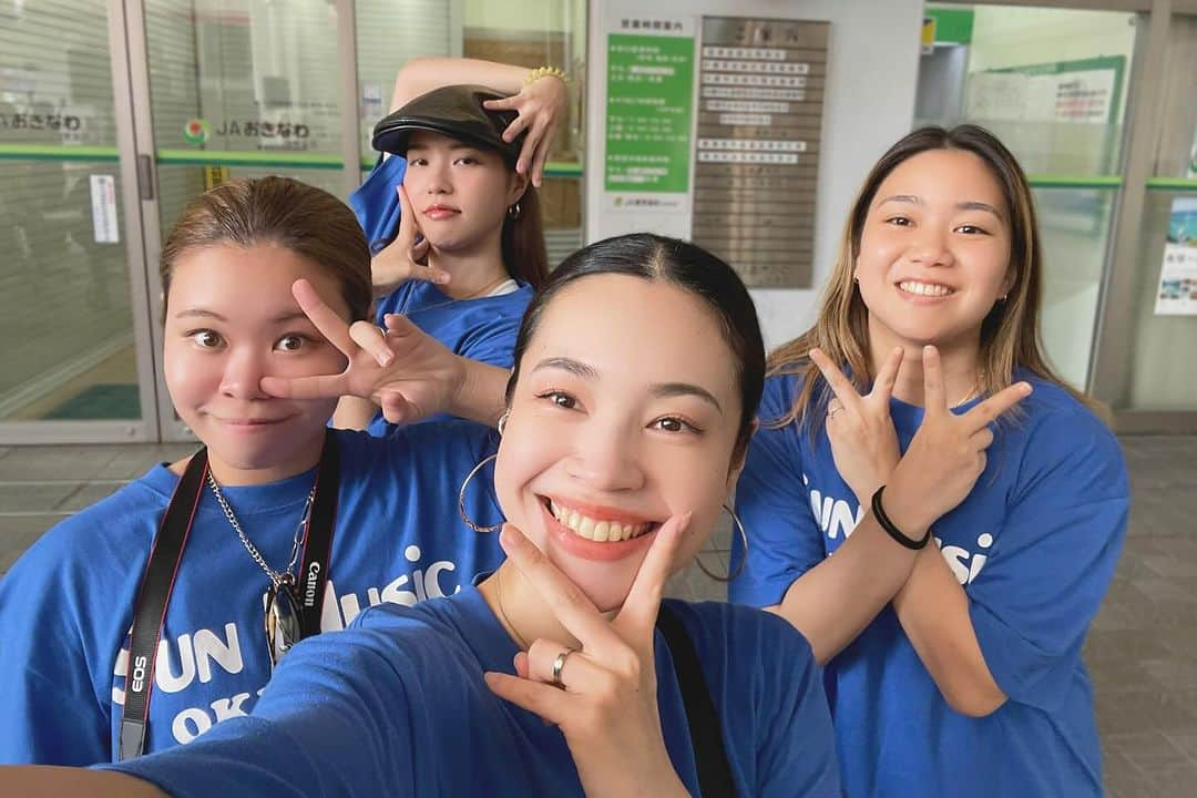 MARINAさんのインスタグラム写真 - (MARINAInstagram)「2023/9/30 【S.O.S】vol.3 @sunmusic.okinawa  〜SUN MUSIC OKINAWA SHOW〜 ーーーーーーーーーーーーーーーーーーーー  サンミュージック沖縄校第3回目の発表会でした✨ ご来場いただいた皆様ありがとうございました🙏✨  成長したみんなのパフォーマンスを見れて良かったです！ 経験が成長に繋がることを再確認できた一日でした😌💙  また新たな課題も改善しながら 次のイベントに向けてレベルアップしていこ❤️‍🔥  ーーーーーーーーーーーーーーーーーーーー #サンミュージック沖縄 #サンミュージックアカデミー沖縄校 #サンミュージック #サンミュージックアカデミー #沖縄 #SunMusicOkinawa #SunMusic #okinawa #SOS」10月5日 16時54分 - marina___oki