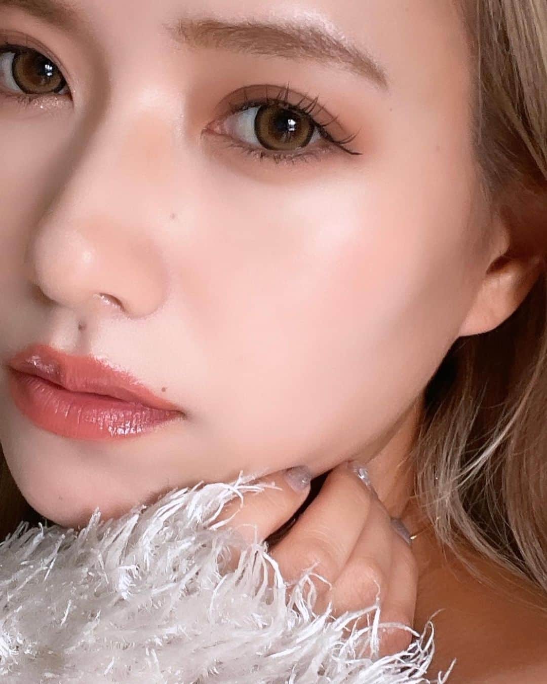 越川真美のインスタグラム：「.  🤍🤍🤍  ほくろは出来たけどニキビはまぢで 出来なくなったなぁ🫰  #人の肌が恋しいですハイ」