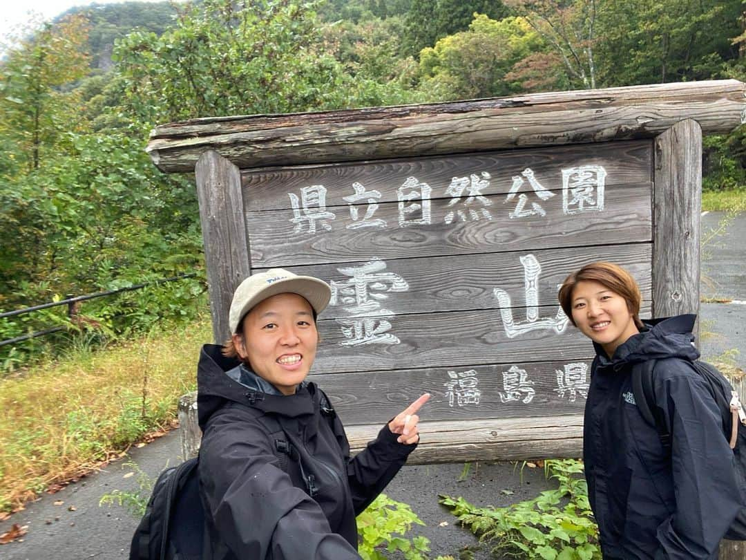 隅田凜さんのインスタグラム写真 - (隅田凜Instagram)「. この日が楽しみで眠れなかったかえでと山登り⛰️ 曇りだったけど景色は最高でした♪ また行きたいな…  #福島県霊山」10月5日 16時52分 - rin_sumida07