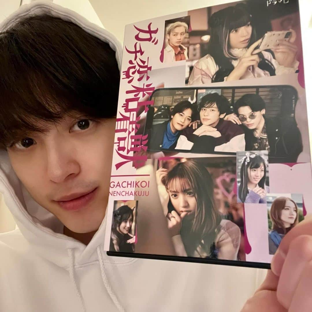 のインスタグラム：「ガチ恋粘着獣DVD-BOX発売されました！！ 盛りだくさんの内容になってます🕶️ @gachikoi_drama  #ガチ恋粘着獣 #コズミック」